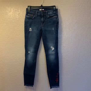 Tommy Hilfiger. Size 0. Skinny ankle.